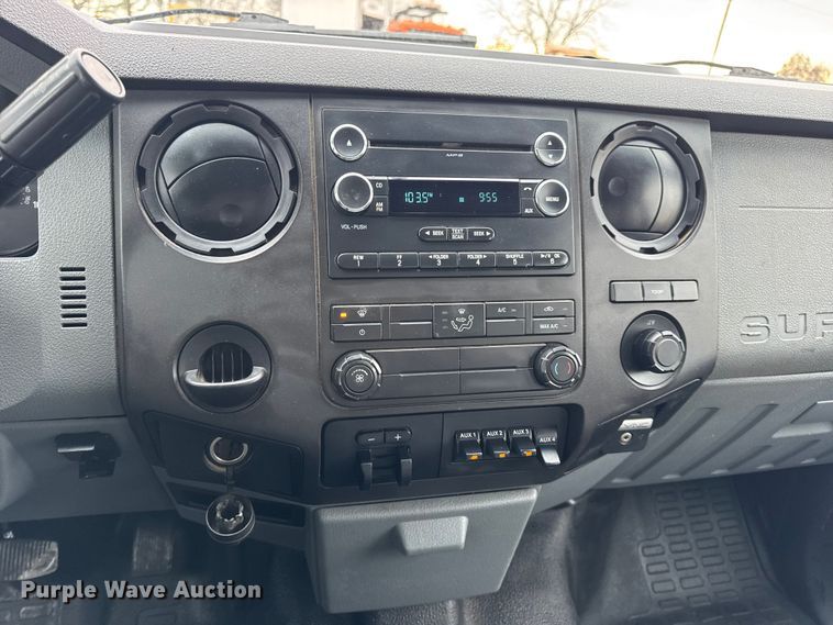 image for item DW6706 2016 Ford F550 Super Duty XL Crew Cab flatbed truck