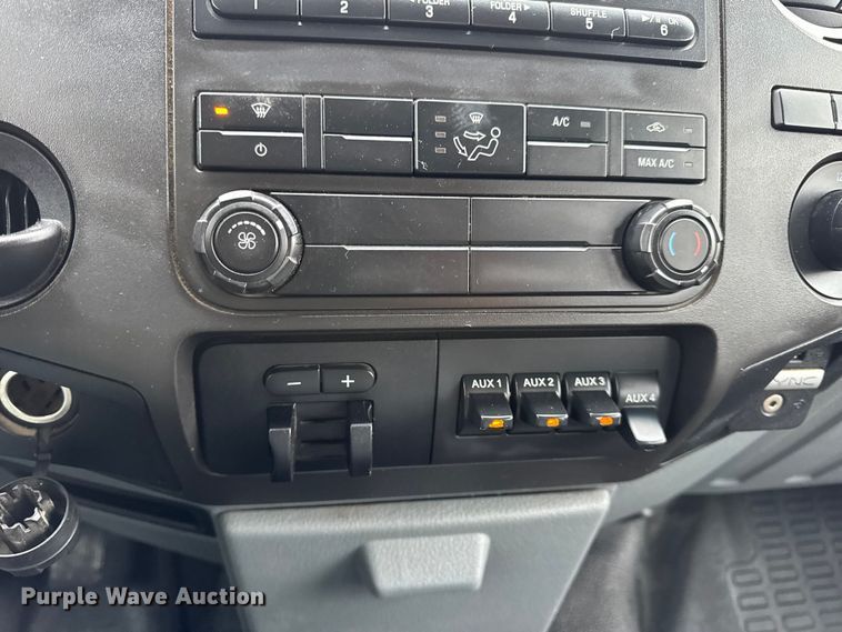 image for item DW6706 2016 Ford F550 Super Duty XL Crew Cab flatbed truck