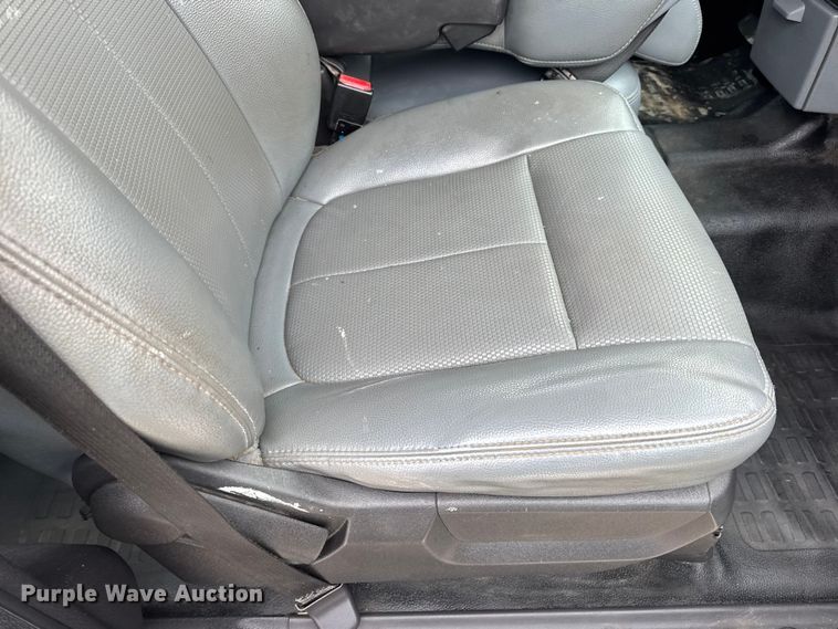 image for item DW6706 2016 Ford F550 Super Duty XL Crew Cab flatbed truck