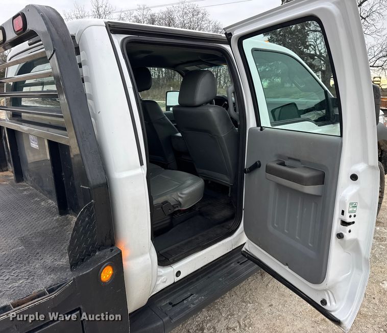 image for item DW6706 2016 Ford F550 Super Duty XL Crew Cab flatbed truck