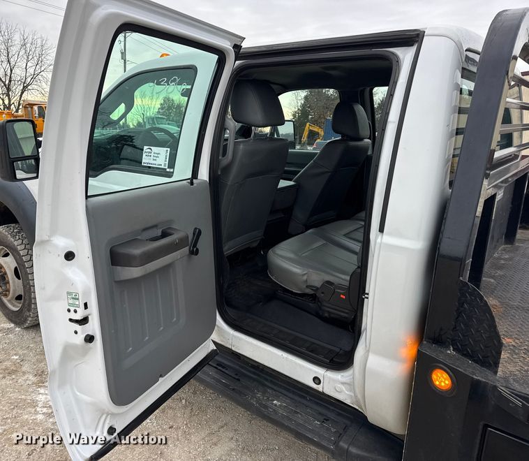 image for item DW6706 2016 Ford F550 Super Duty XL Crew Cab flatbed truck