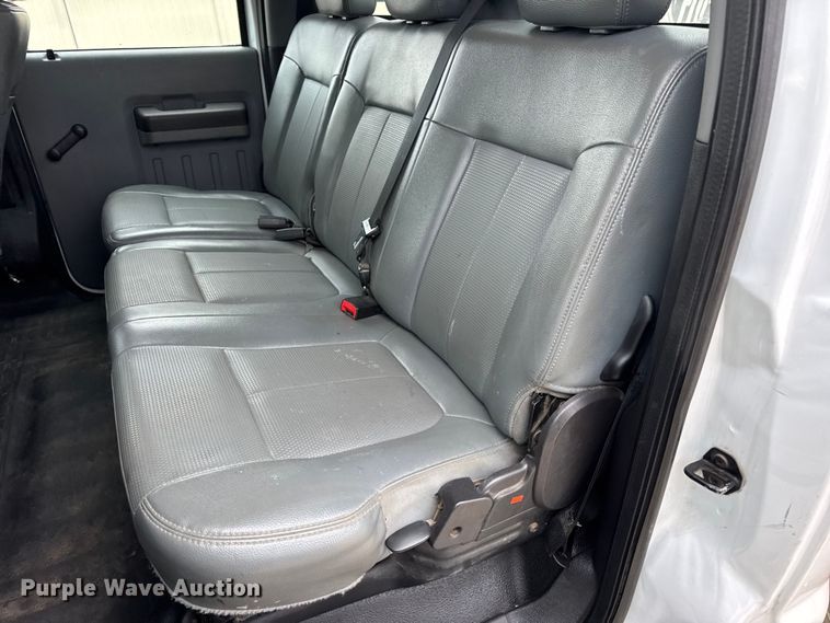 image for item DW6706 2016 Ford F550 Super Duty XL Crew Cab flatbed truck