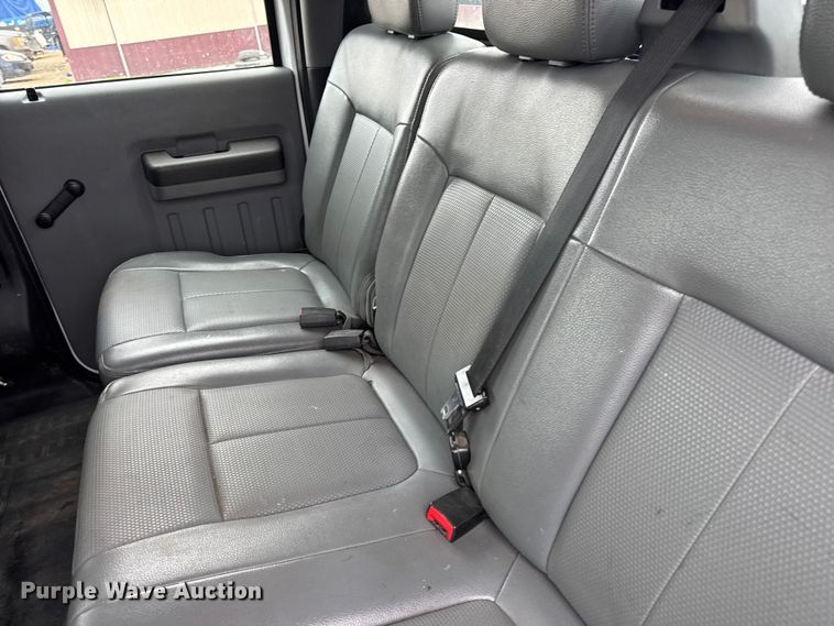 image for item DW6706 2016 Ford F550 Super Duty XL Crew Cab flatbed truck