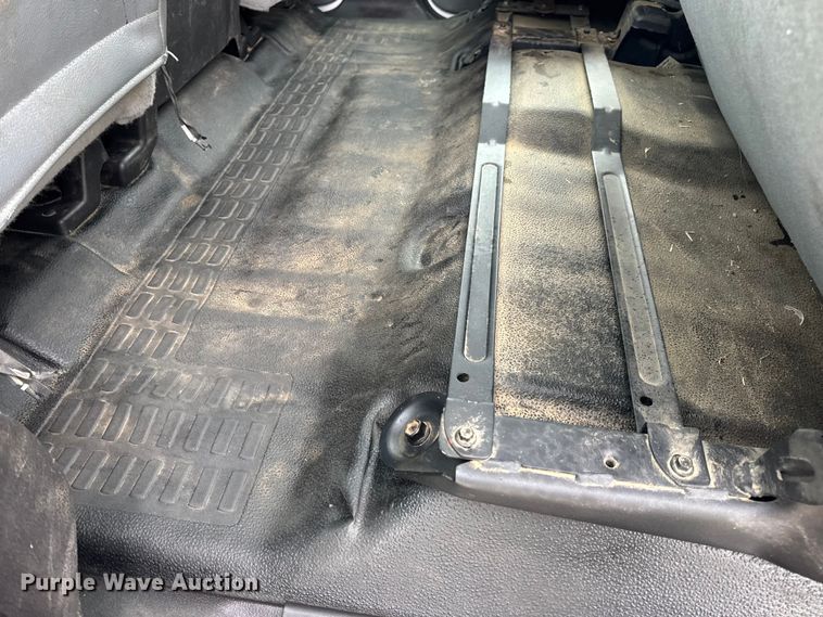 image for item DW6706 2016 Ford F550 Super Duty XL Crew Cab flatbed truck