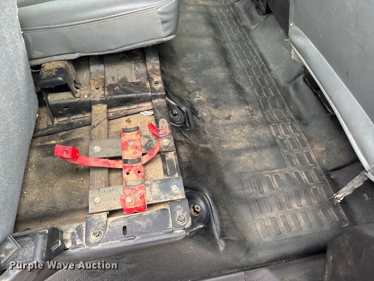 image for item DW6706 2016 Ford F550 Super Duty XL Crew Cab flatbed truck