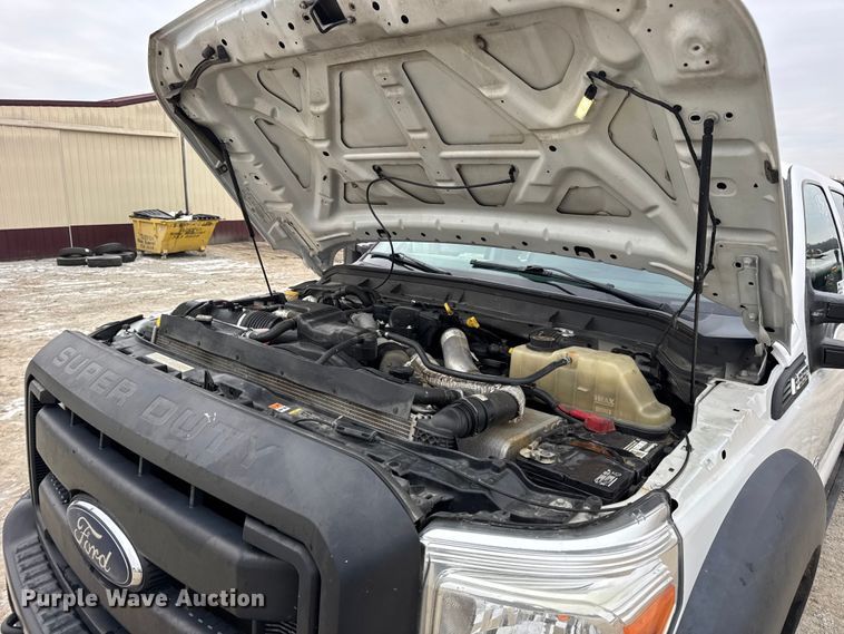 image for item DW6706 2016 Ford F550 Super Duty XL Crew Cab flatbed truck