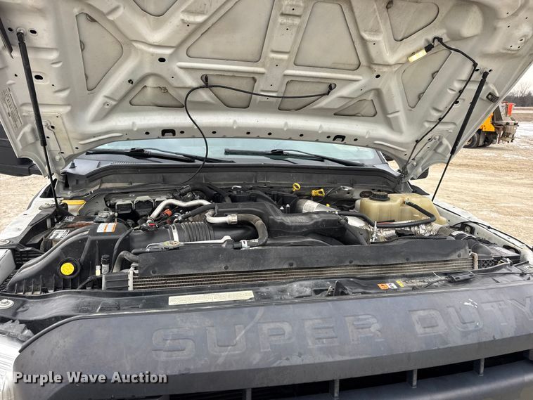 image for item DW6706 2016 Ford F550 Super Duty XL Crew Cab flatbed truck