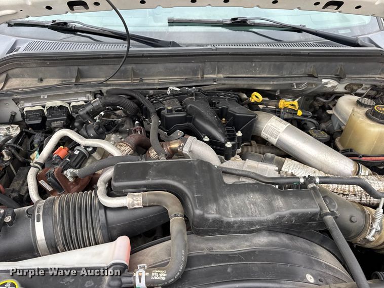 image for item DW6706 2016 Ford F550 Super Duty XL Crew Cab flatbed truck