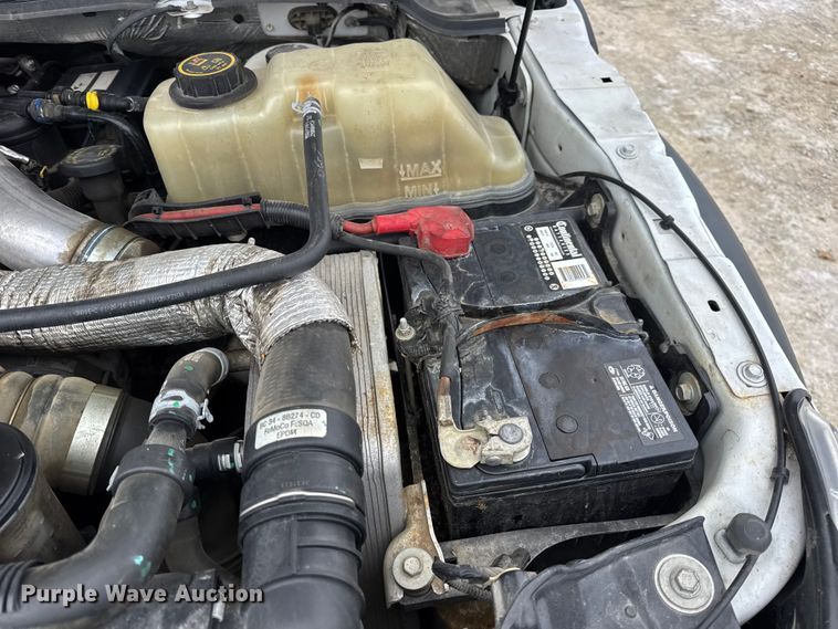 image for item DW6706 2016 Ford F550 Super Duty XL Crew Cab flatbed truck