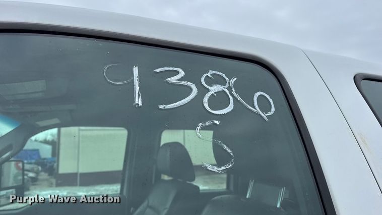 image for item DW6706 2016 Ford F550 Super Duty XL Crew Cab flatbed truck