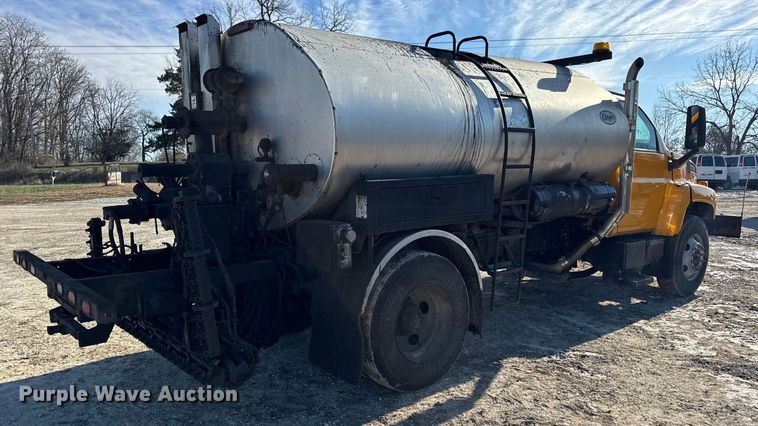 image for item DW6707 2004 Chevrolet C7500 oil distributor truck