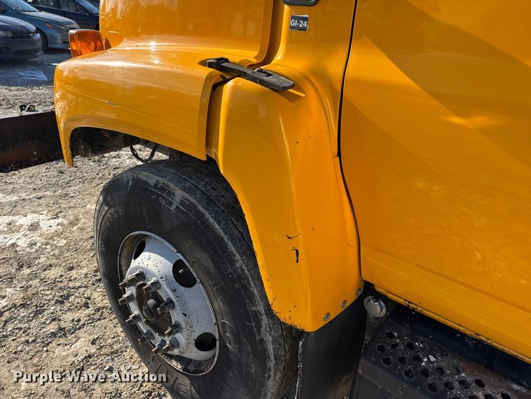 image for item DW6707 2004 Chevrolet C7500 oil distributor truck