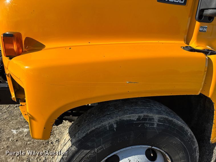 image for item DW6707 2004 Chevrolet C7500 oil distributor truck