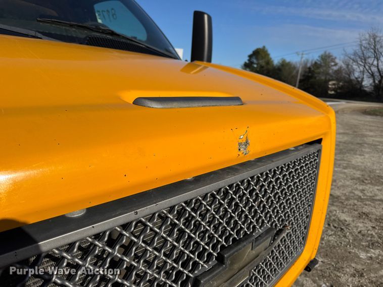 image for item DW6707 2004 Chevrolet C7500 oil distributor truck