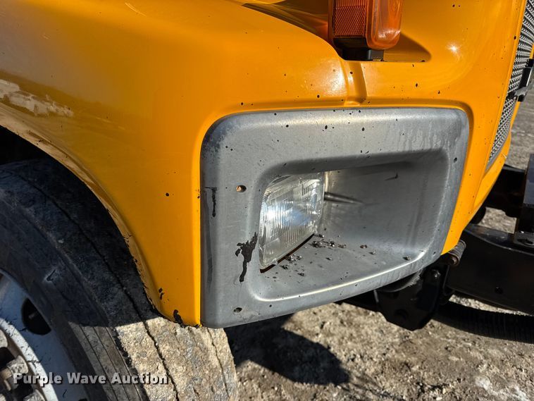 image for item DW6707 2004 Chevrolet C7500 oil distributor truck