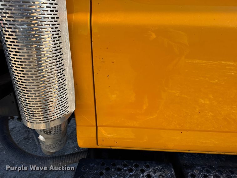 image for item DW6707 2004 Chevrolet C7500 oil distributor truck