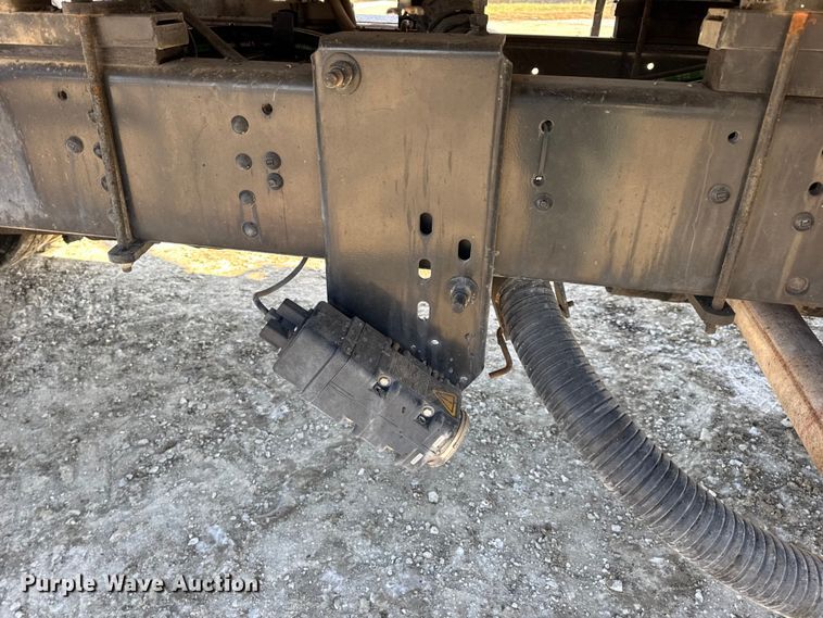 image for item DW6707 2004 Chevrolet C7500 oil distributor truck