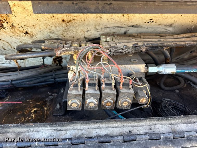 image for item DW6707 2004 Chevrolet C7500 oil distributor truck