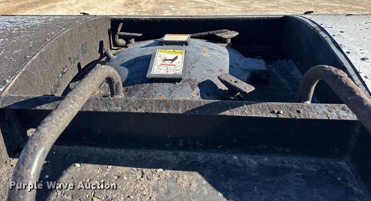 image for item DW6707 2004 Chevrolet C7500 oil distributor truck