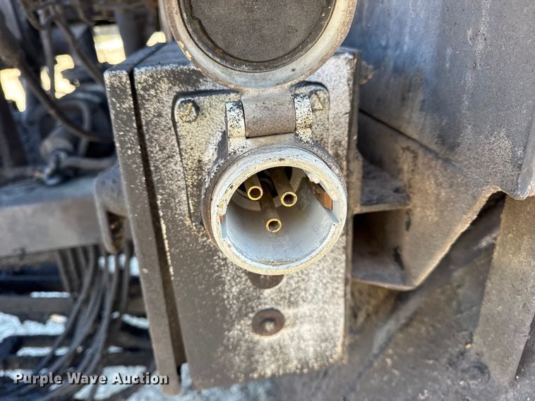 image for item DW6707 2004 Chevrolet C7500 oil distributor truck