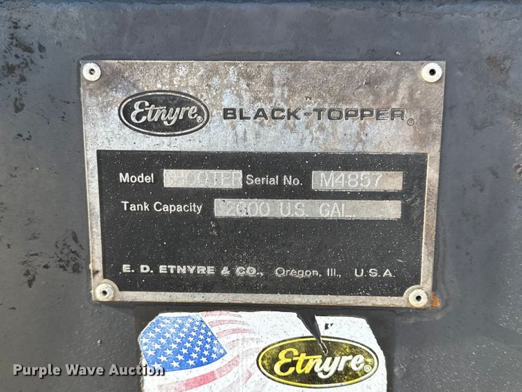 image for item DW6707 2004 Chevrolet C7500 oil distributor truck