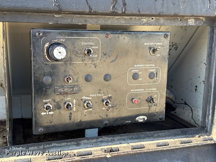 image for item DW6707 2004 Chevrolet C7500 oil distributor truck