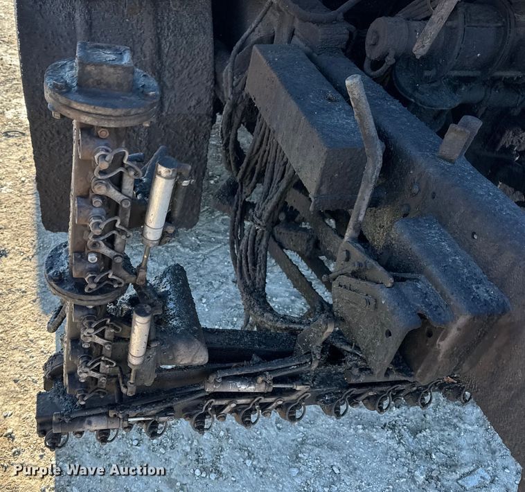 image for item DW6707 2004 Chevrolet C7500 oil distributor truck