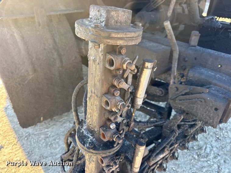 image for item DW6707 2004 Chevrolet C7500 oil distributor truck