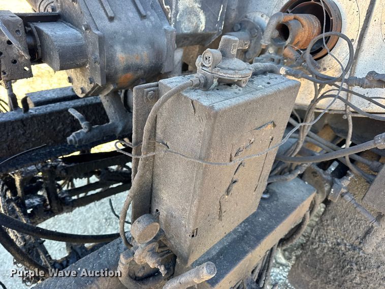 image for item DW6707 2004 Chevrolet C7500 oil distributor truck