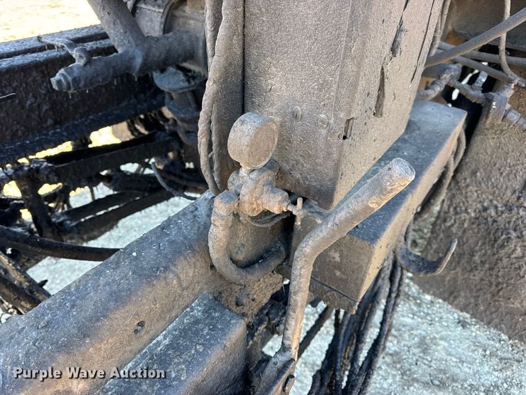 image for item DW6707 2004 Chevrolet C7500 oil distributor truck