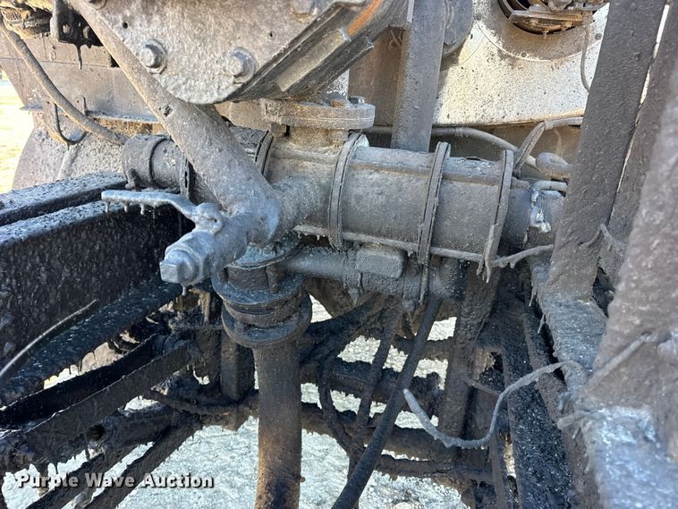 image for item DW6707 2004 Chevrolet C7500 oil distributor truck