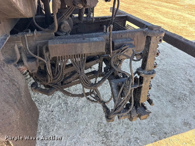 image for item DW6707 2004 Chevrolet C7500 oil distributor truck