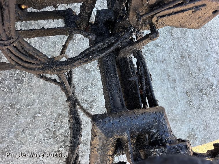 image for item DW6707 2004 Chevrolet C7500 oil distributor truck