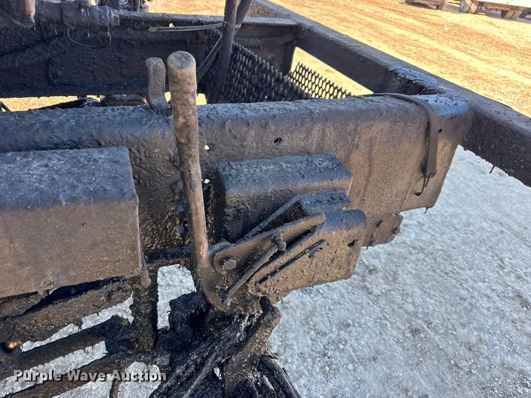 image for item DW6707 2004 Chevrolet C7500 oil distributor truck