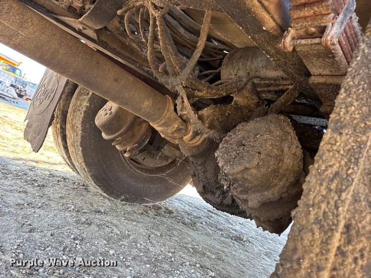 image for item DW6707 2004 Chevrolet C7500 oil distributor truck