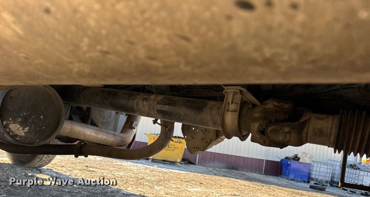 image for item DW6707 2004 Chevrolet C7500 oil distributor truck