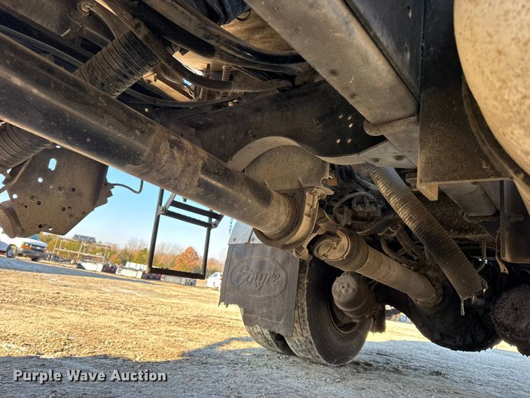 image for item DW6707 2004 Chevrolet C7500 oil distributor truck