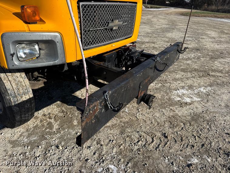 image for item DW6707 2004 Chevrolet C7500 oil distributor truck