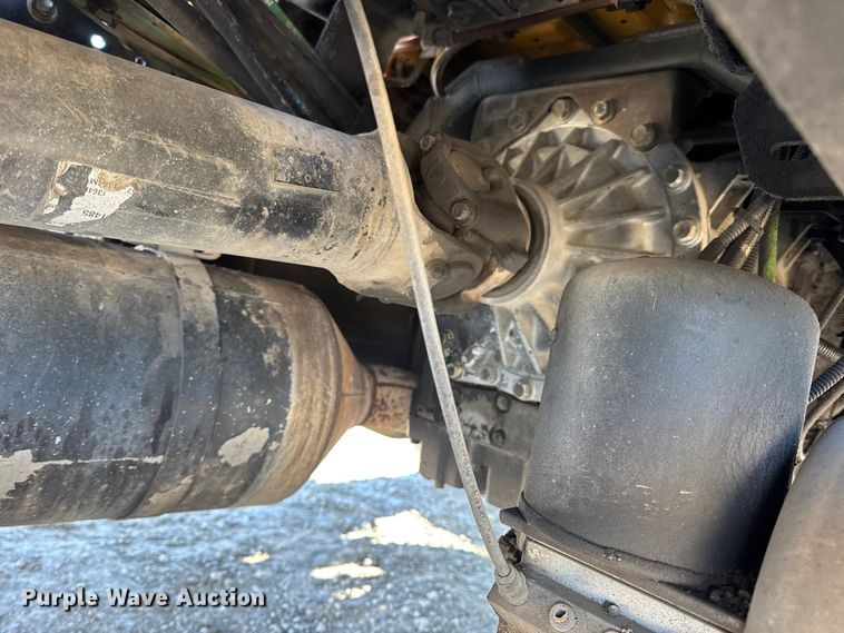 image for item DW6707 2004 Chevrolet C7500 oil distributor truck