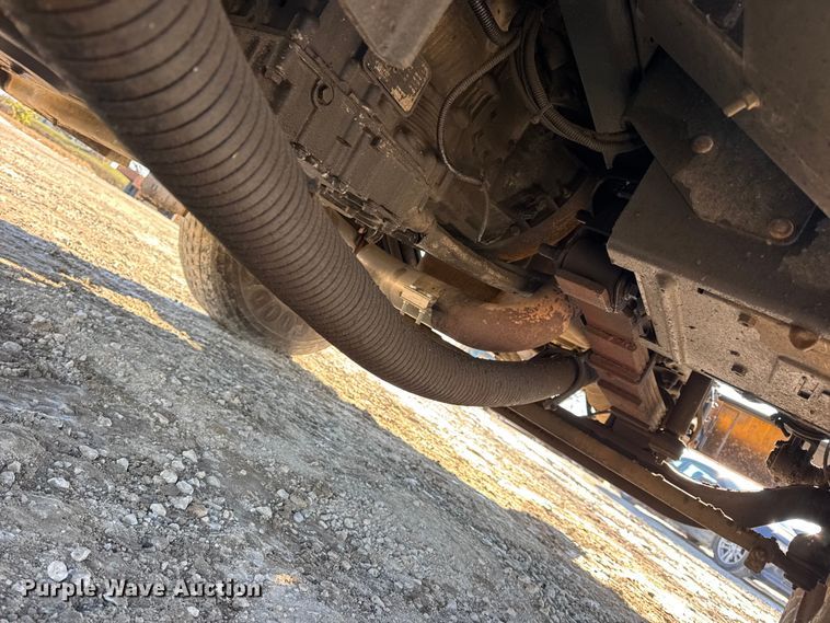 image for item DW6707 2004 Chevrolet C7500 oil distributor truck