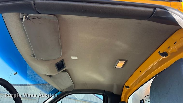 image for item DW6707 2004 Chevrolet C7500 oil distributor truck