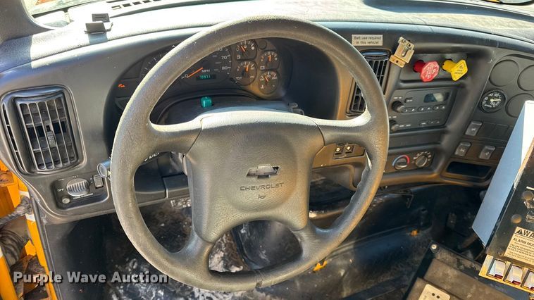 image for item DW6707 2004 Chevrolet C7500 oil distributor truck