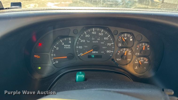 image for item DW6707 2004 Chevrolet C7500 oil distributor truck