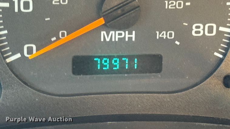 image for item DW6707 2004 Chevrolet C7500 oil distributor truck