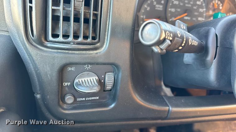 image for item DW6707 2004 Chevrolet C7500 oil distributor truck