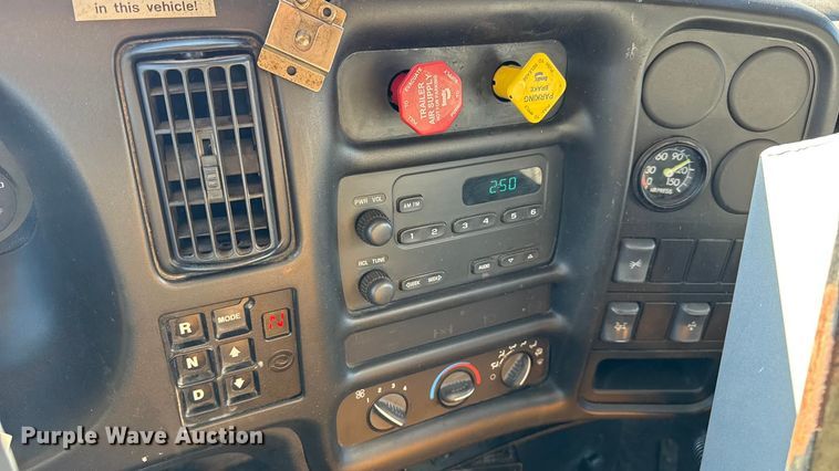 image for item DW6707 2004 Chevrolet C7500 oil distributor truck