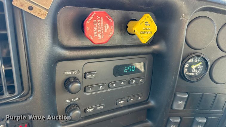 image for item DW6707 2004 Chevrolet C7500 oil distributor truck