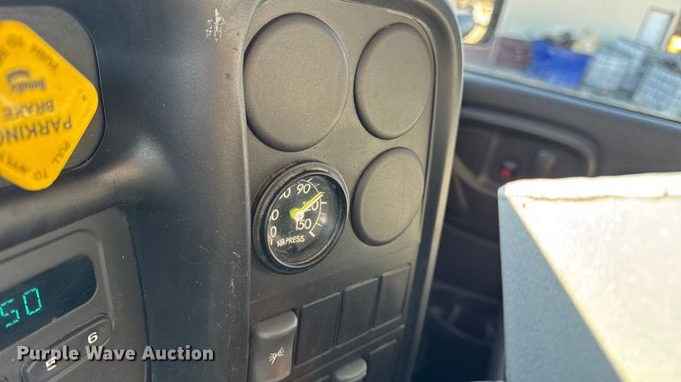 image for item DW6707 2004 Chevrolet C7500 oil distributor truck