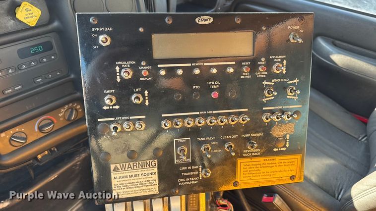 image for item DW6707 2004 Chevrolet C7500 oil distributor truck