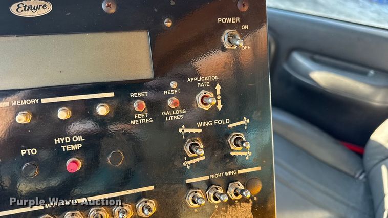 image for item DW6707 2004 Chevrolet C7500 oil distributor truck